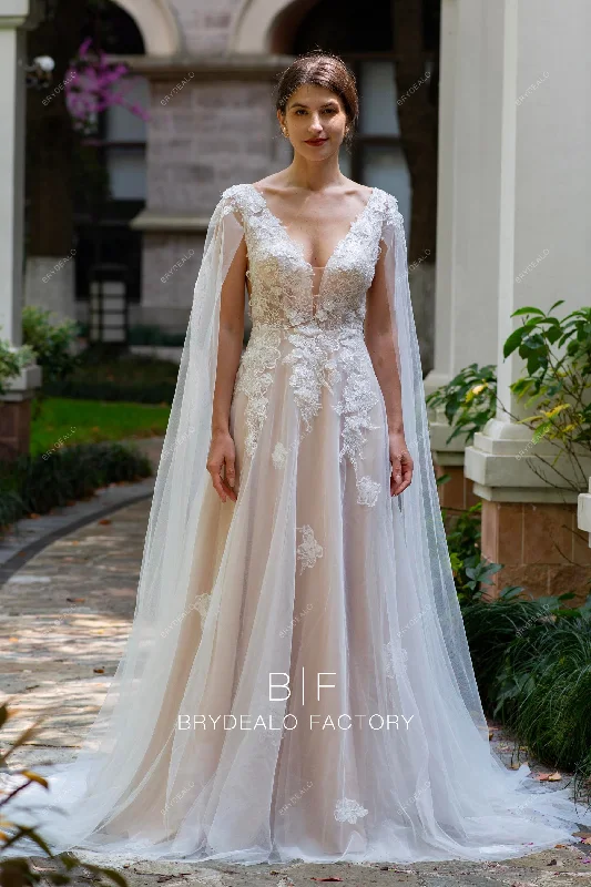 Delicate Lace Dress Designer 3D Flower Lace Plunging Modern Shoulder Veil Wedding Dress