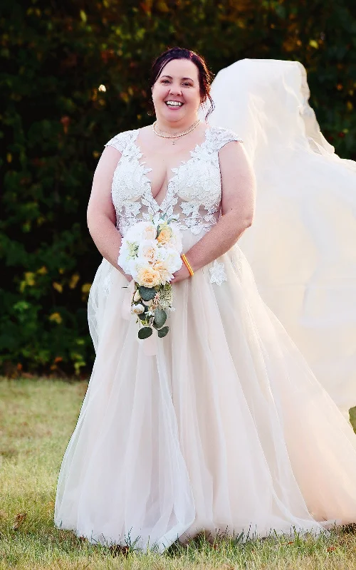 Peplum Dress A-Line Lace Bohemian Wedding Dress With Appliques And Plunging Neckline-716577 Peplum Dress A-Line Lace Bohemian Wedding Dress With Appliques And Plunging Neckline-716577