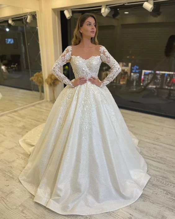 Bodycon Gown off white wedding dress, ball gown wedding dress    fg2586