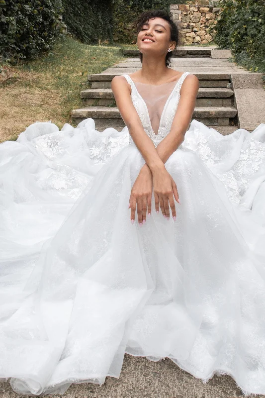 Formal Attire Princess Chapel Train Tulle Wedding Dress CW2386